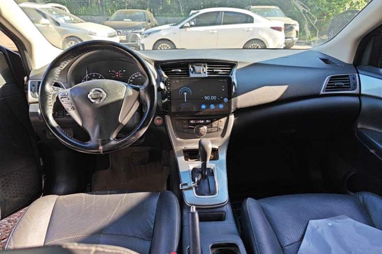 Used Nissan Sylphy 2014 1.6XV CVT Deluxe Edition Center Console