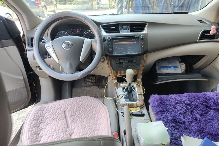 Used Nissan Sylphy 2014 1.6XV CVT Deluxe Edition Center Console