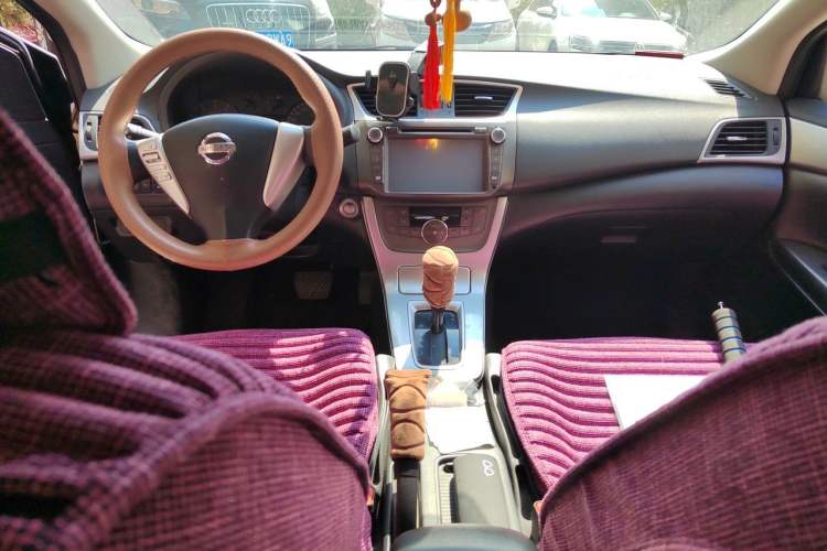Used Nissan Sylphy 2014 1.6XV CVT Deluxe Edition Center Console