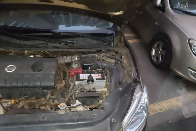Used Nissan Sylphy 2014 1.6XV CVT Deluxe Edition Engine Bay Left