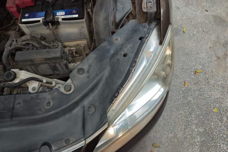 Used Nissan Sylphy 2014 1.6XV CVT Deluxe Edition Engine Bay Left