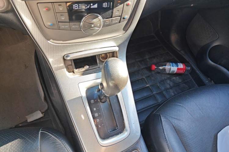 Used Nissan Sylphy 2014 1.6XV CVT Deluxe Edition Gear Lever