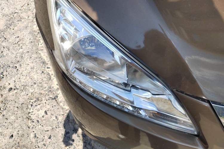 Used Nissan Sylphy 2014 1.6XV CVT Deluxe Edition Right Front Headlight