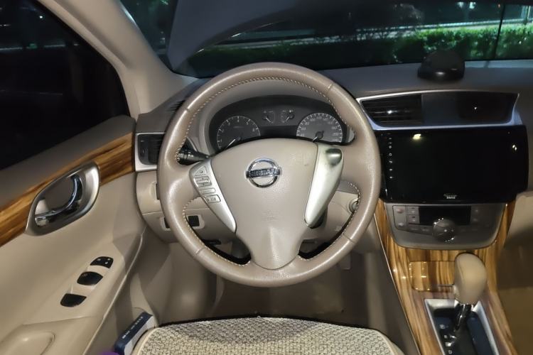 Used Nissan Sylphy 2014 1.6XV CVT Deluxe Edition Steering Wheel