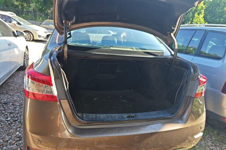 Used Nissan Sylphy 2014 1.6XV CVT Deluxe Edition Trunk