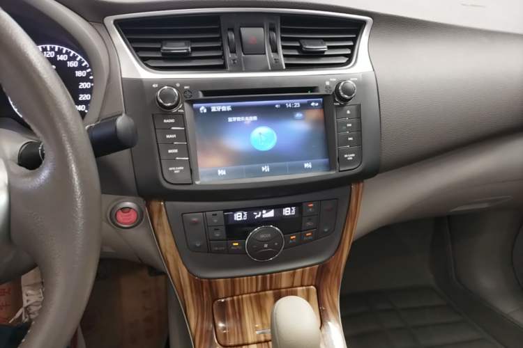 Used Nissan Sylphy 2014 1.6XV CVT Deluxe Edition Audio And AC Panel