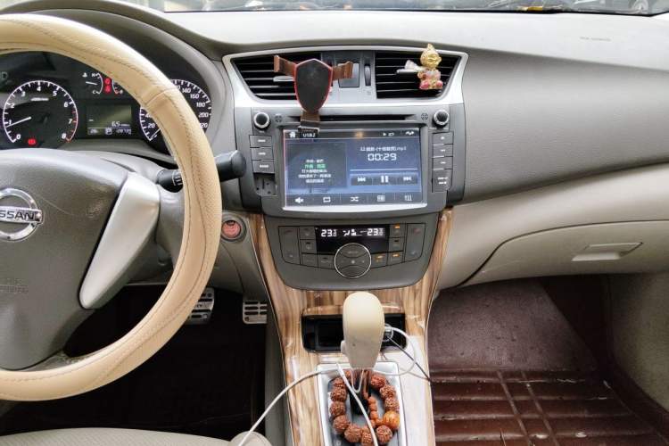 Used Nissan Sylphy 2014 1.6XV CVT Deluxe Edition Audio And AC Panel