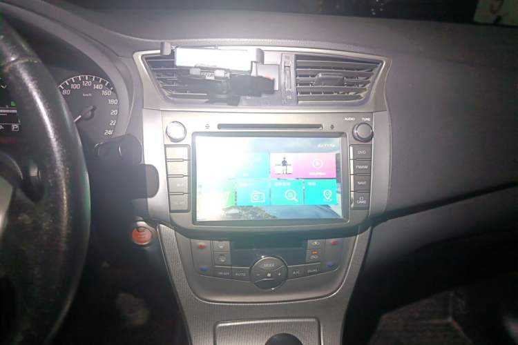 Used Nissan Sylphy 2014 1.6XV CVT Deluxe Edition Audio And AC Panel