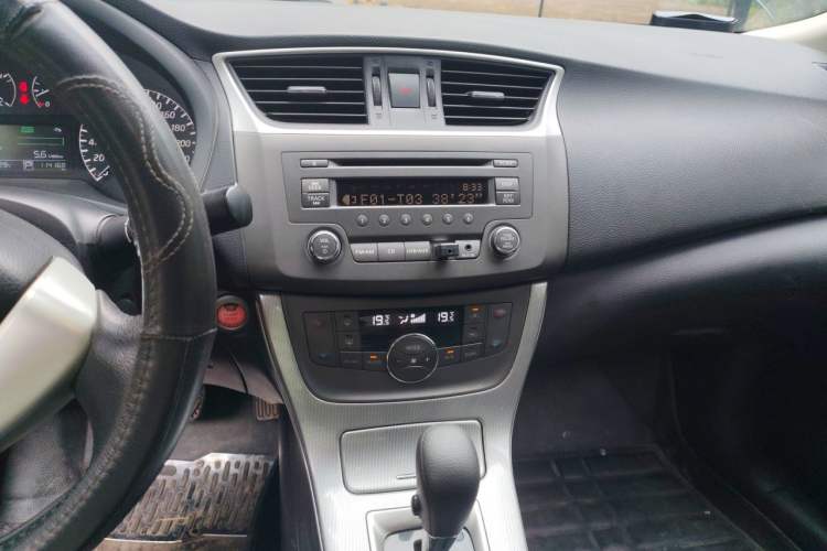 Used Nissan Sylphy 2014 1.6XV CVT Deluxe Edition Audio And AC Panel