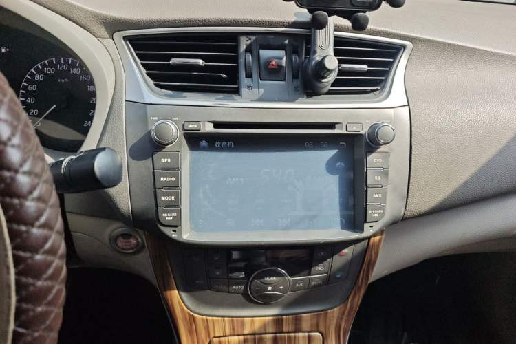 Used Nissan Sylphy 2014 1.6XV CVT Deluxe Edition Audio And AC Panel
