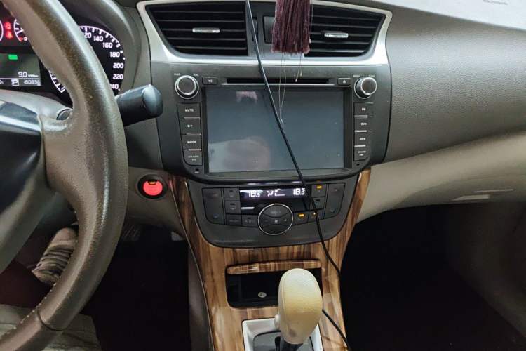 Used Nissan Sylphy 2014 1.6XV CVT Deluxe Edition Audio And AC Panel