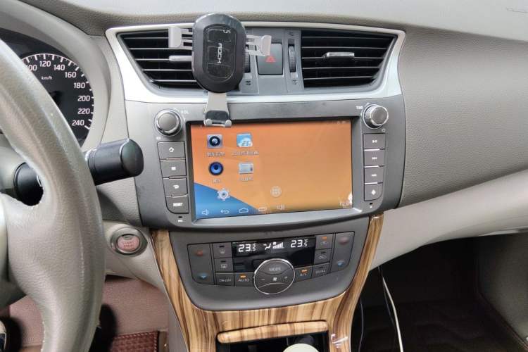 Used Nissan Sylphy 2014 1.6XV CVT Deluxe Edition Audio And AC Panel