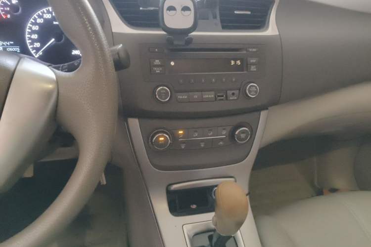 Used Nissan Sylphy 2014 1.6XV CVT Deluxe Edition Audio And AC Panel