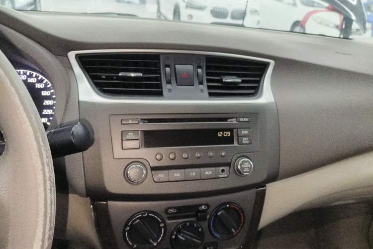 Used Nissan Sylphy 2014 1.6XV CVT Deluxe Edition Audio And AC Panel