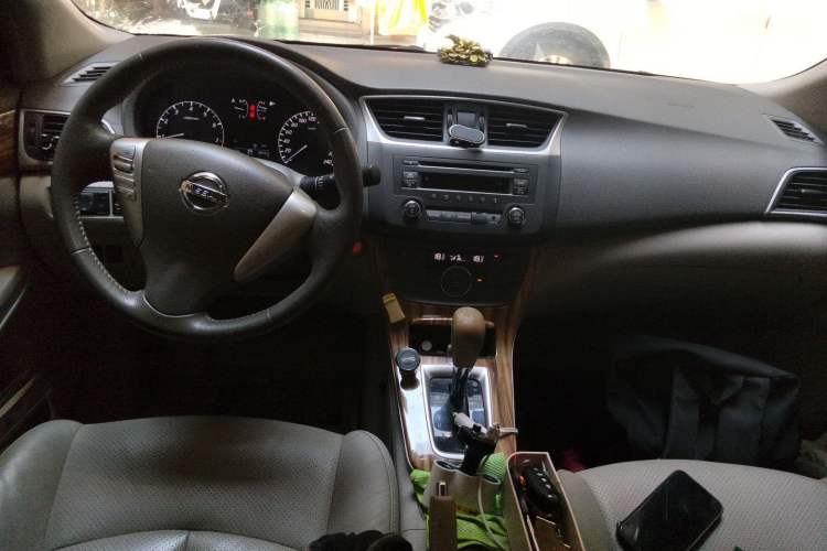 Used Nissan Sylphy 2014 1.6XV CVT Deluxe Edition Center Console