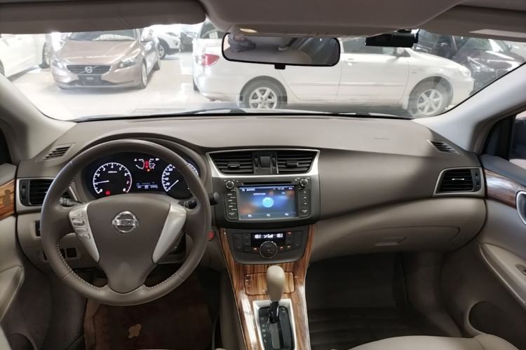 Used Nissan Sylphy 2014 1.6XV CVT Deluxe Edition Center Console