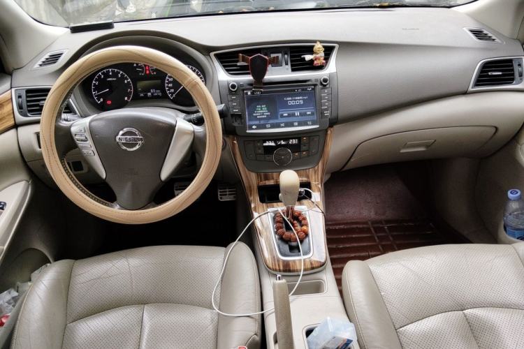 Used Nissan Sylphy 2014 1.6XV CVT Deluxe Edition Center Console