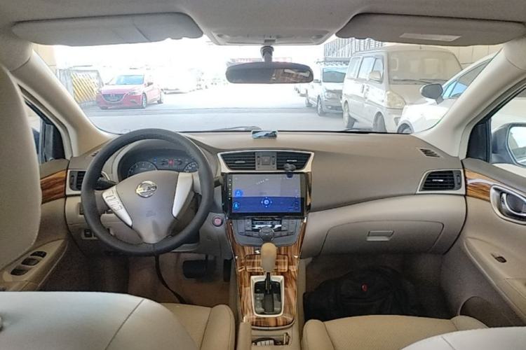 Used Nissan Sylphy 2014 1.6XV CVT Deluxe Edition Center Console