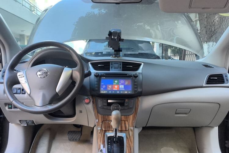 Used Nissan Sylphy 2014 1.6XV CVT Deluxe Edition Center Console
