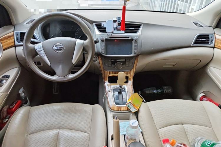 Used Nissan Sylphy 2014 1.6XV CVT Deluxe Edition Center Console