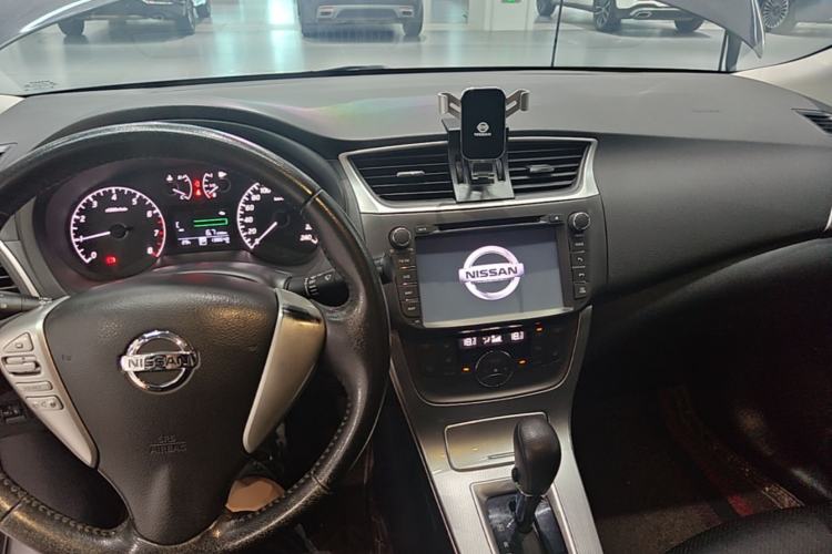 Used Nissan Sylphy 2014 1.6XV CVT Deluxe Edition Center Console