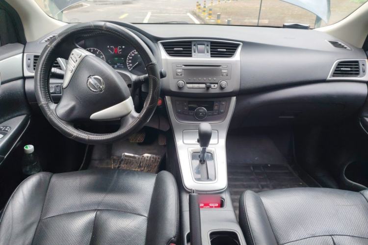 Used Nissan Sylphy 2014 1.6XV CVT Deluxe Edition Center Console