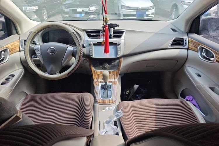 Used Nissan Sylphy 2014 1.6XV CVT Deluxe Edition Center Console