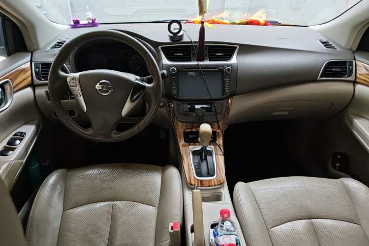 Used Nissan Sylphy 2014 1.6XV CVT Deluxe Edition Center Console