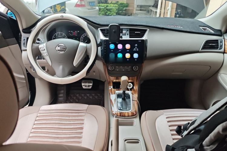 Used Nissan Sylphy 2014 1.6XV CVT Deluxe Edition Center Console