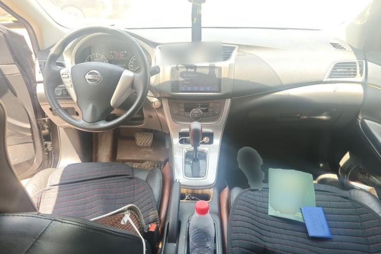 Used Nissan Sylphy 2014 1.6XV CVT Deluxe Edition Center Console