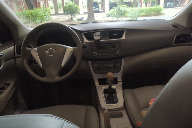 Used Nissan Sylphy 2014 1.6XV CVT Deluxe Edition Center Console