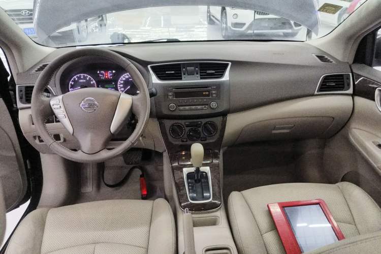 Used Nissan Sylphy 2014 1.6XV CVT Deluxe Edition Center Console