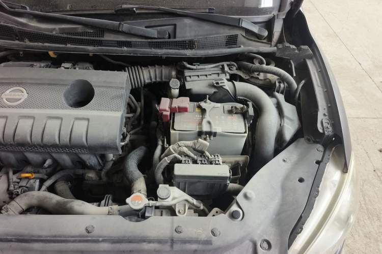Used Nissan Sylphy 2014 1.6XV CVT Deluxe Edition Engine Bay Left