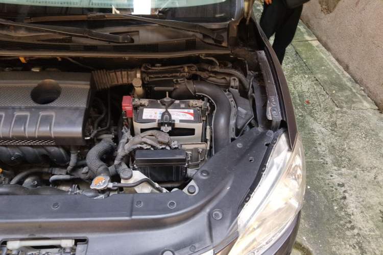 Used Nissan Sylphy 2014 1.6XV CVT Deluxe Edition Engine Bay Left