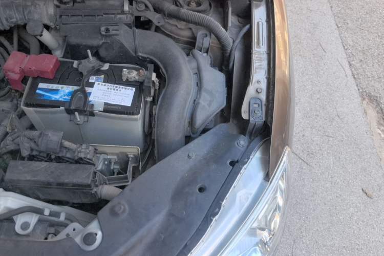 Used Nissan Sylphy 2014 1.6XV CVT Deluxe Edition Engine Bay Left