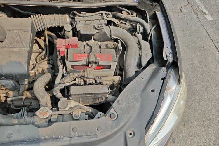 Used Nissan Sylphy 2014 1.6XV CVT Deluxe Edition Engine Bay Left