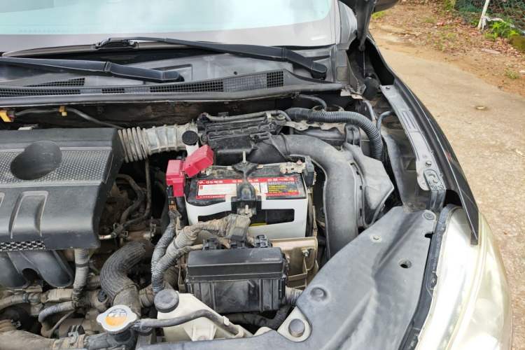 Used Nissan Sylphy 2014 1.6XV CVT Deluxe Edition Engine Bay Left