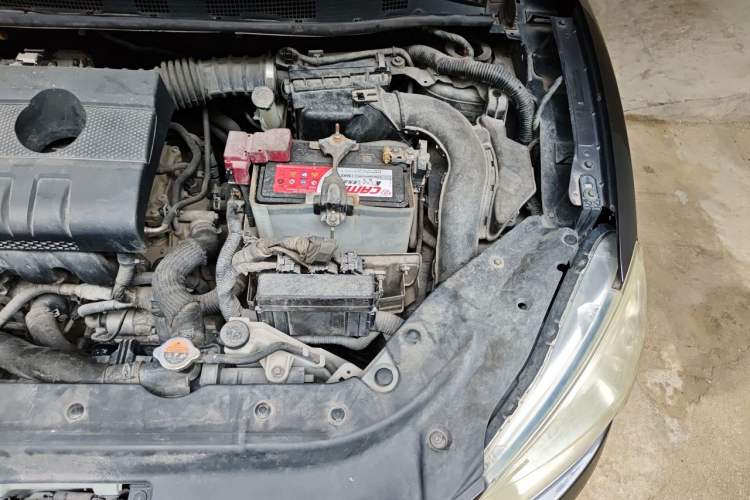 Used Nissan Sylphy 2014 1.6XV CVT Deluxe Edition Engine Bay Left