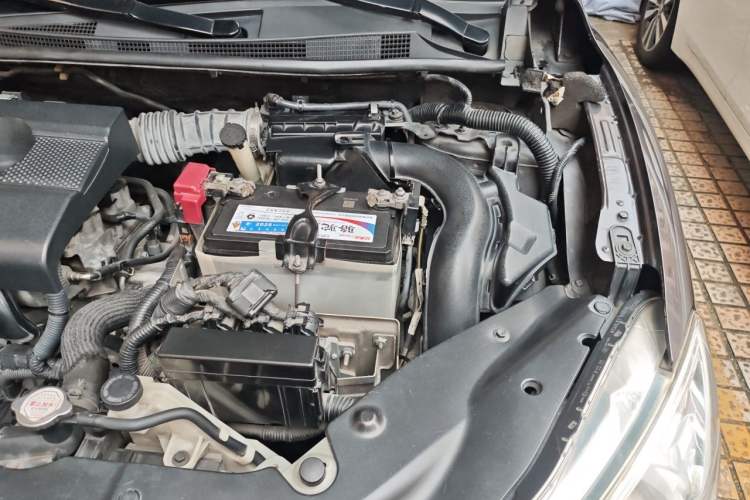 Used Nissan Sylphy 2014 1.6XV CVT Deluxe Edition Engine Bay Left