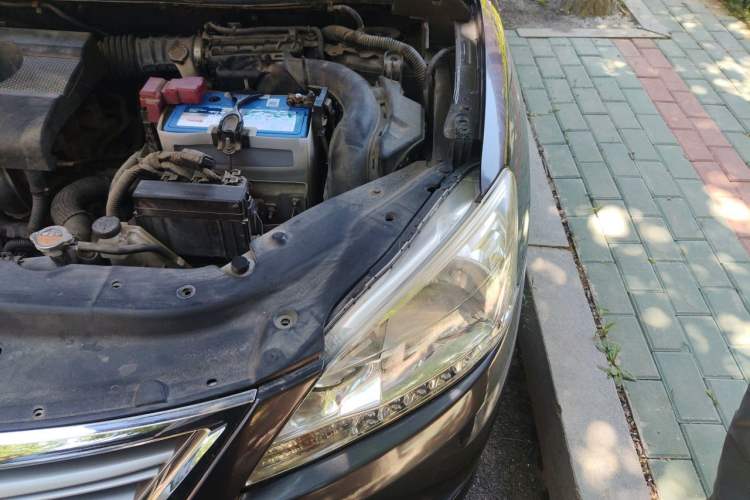 Used Nissan Sylphy 2014 1.6XV CVT Deluxe Edition Engine Bay Left
