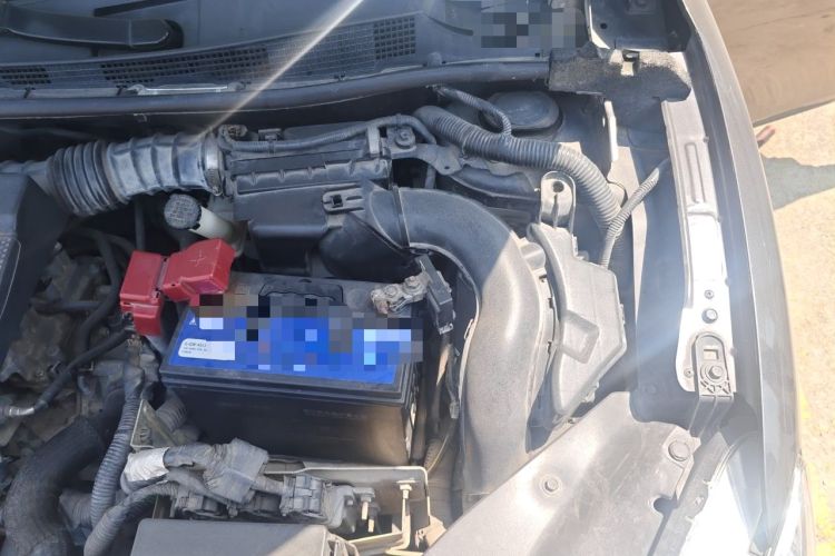 Used Nissan Sylphy 2014 1.6XV CVT Deluxe Edition Engine Bay Left