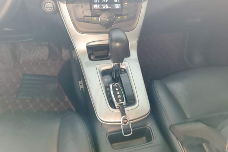 Used Nissan Sylphy 2014 1.6XV CVT Deluxe Edition Gear Lever