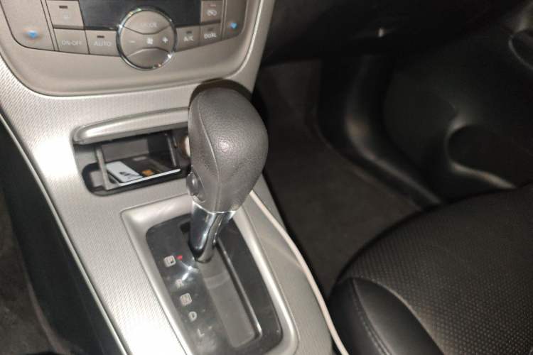 Used Nissan Sylphy 2014 1.6XV CVT Deluxe Edition Gear Lever