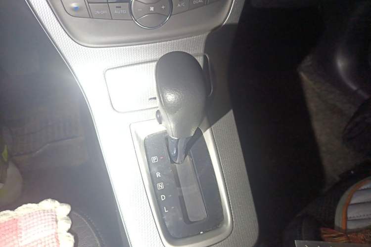 Used Nissan Sylphy 2014 1.6XV CVT Deluxe Edition Gear Lever