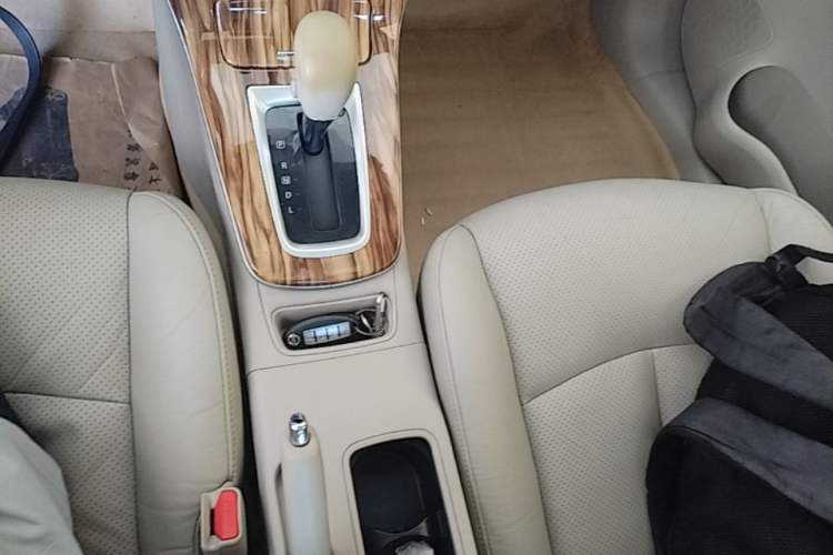 Used Nissan Sylphy 2014 1.6XV CVT Deluxe Edition Gear Lever