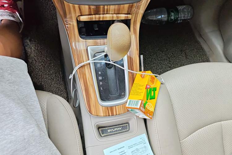 Used Nissan Sylphy 2014 1.6XV CVT Deluxe Edition Gear Lever