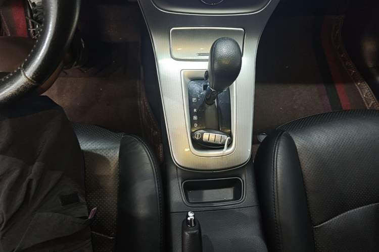 Used Nissan Sylphy 2014 1.6XV CVT Deluxe Edition Gear Lever