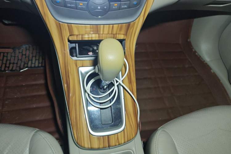 Used Nissan Sylphy 2014 1.6XV CVT Deluxe Edition Gear Lever