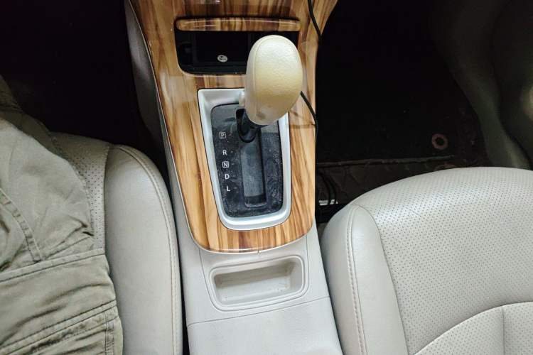 Used Nissan Sylphy 2014 1.6XV CVT Deluxe Edition Gear Lever
