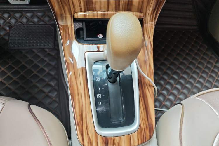 Used Nissan Sylphy 2014 1.6XV CVT Deluxe Edition Gear Lever
